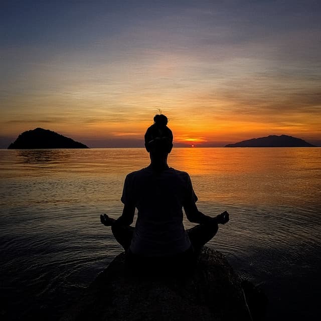 Melodías Relajantes Para Un Enfoque En La Meditación - Asociación del Chakra del Corazón